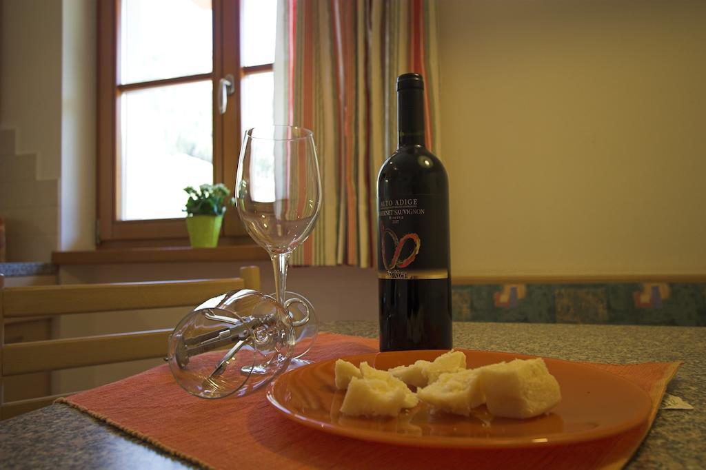 Apartments Dilln Guetl Тирес Номер фото